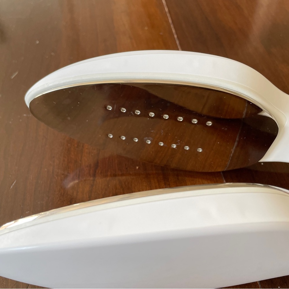 Nori Press White with Blue Travel Case, Handheld Steam Iron - Picture 6 of 13